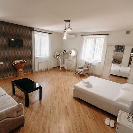 Castle Family Hotel Yerevan Ngoại thất bức ảnh