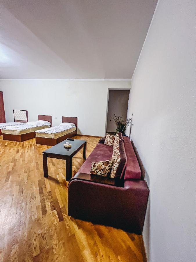 Castle Family Hotel Yerevan Ngoại thất bức ảnh
