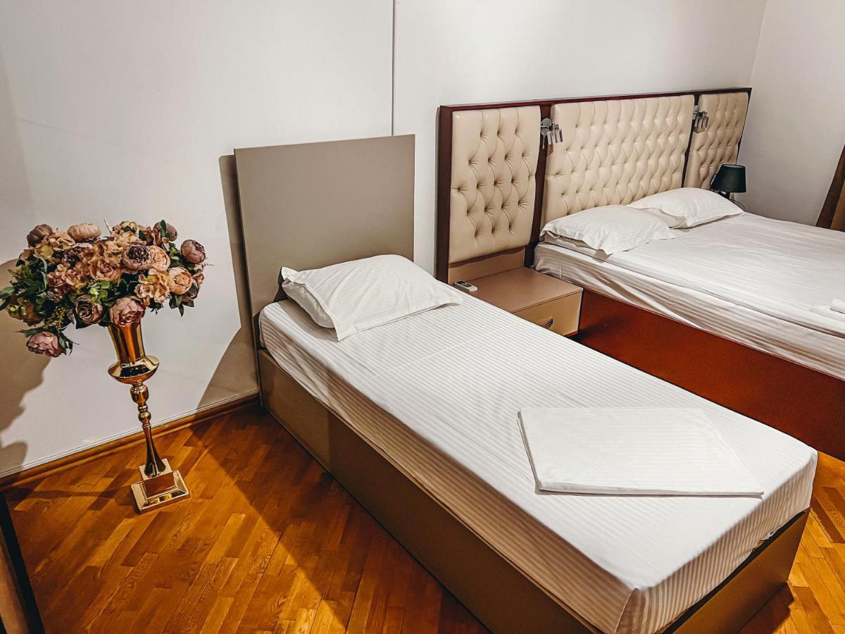 Castle Family Hotel Yerevan Ngoại thất bức ảnh