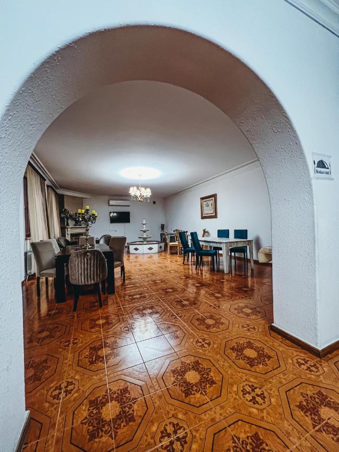 Castle Family Hotel Yerevan Ngoại thất bức ảnh
