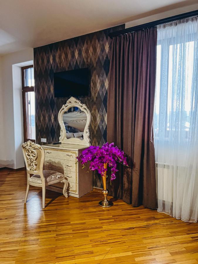Castle Family Hotel Yerevan Ngoại thất bức ảnh