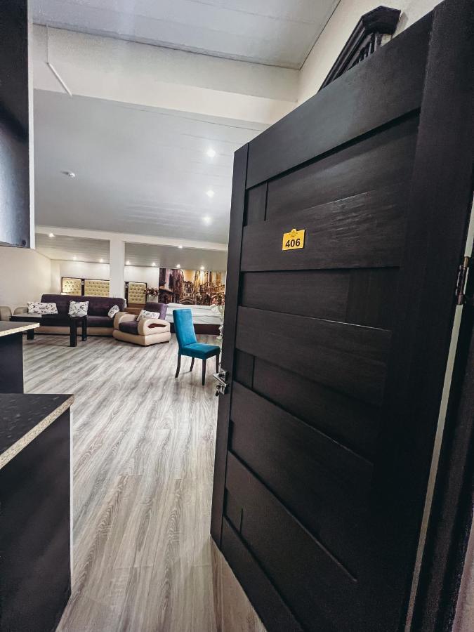 Castle Family Hotel Yerevan Ngoại thất bức ảnh