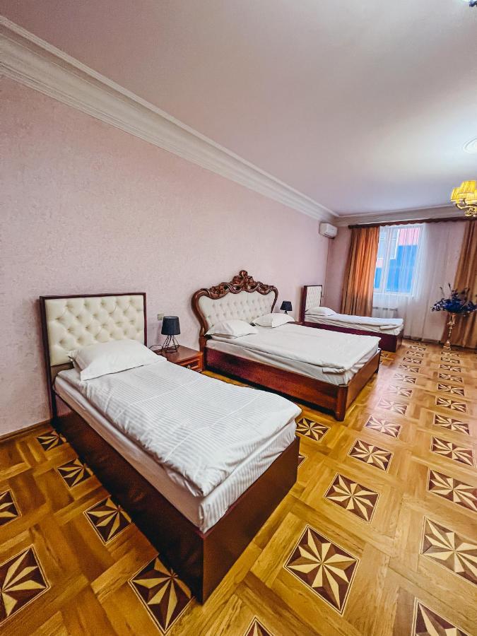 Castle Family Hotel Yerevan Ngoại thất bức ảnh