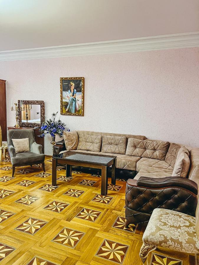 Castle Family Hotel Yerevan Ngoại thất bức ảnh