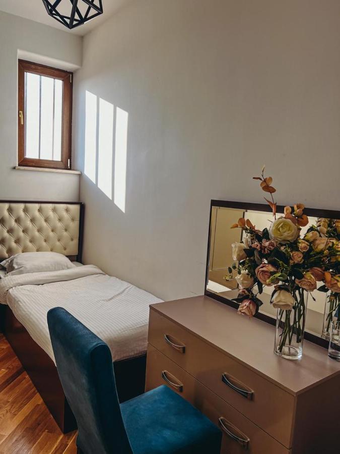 Castle Family Hotel Yerevan Ngoại thất bức ảnh