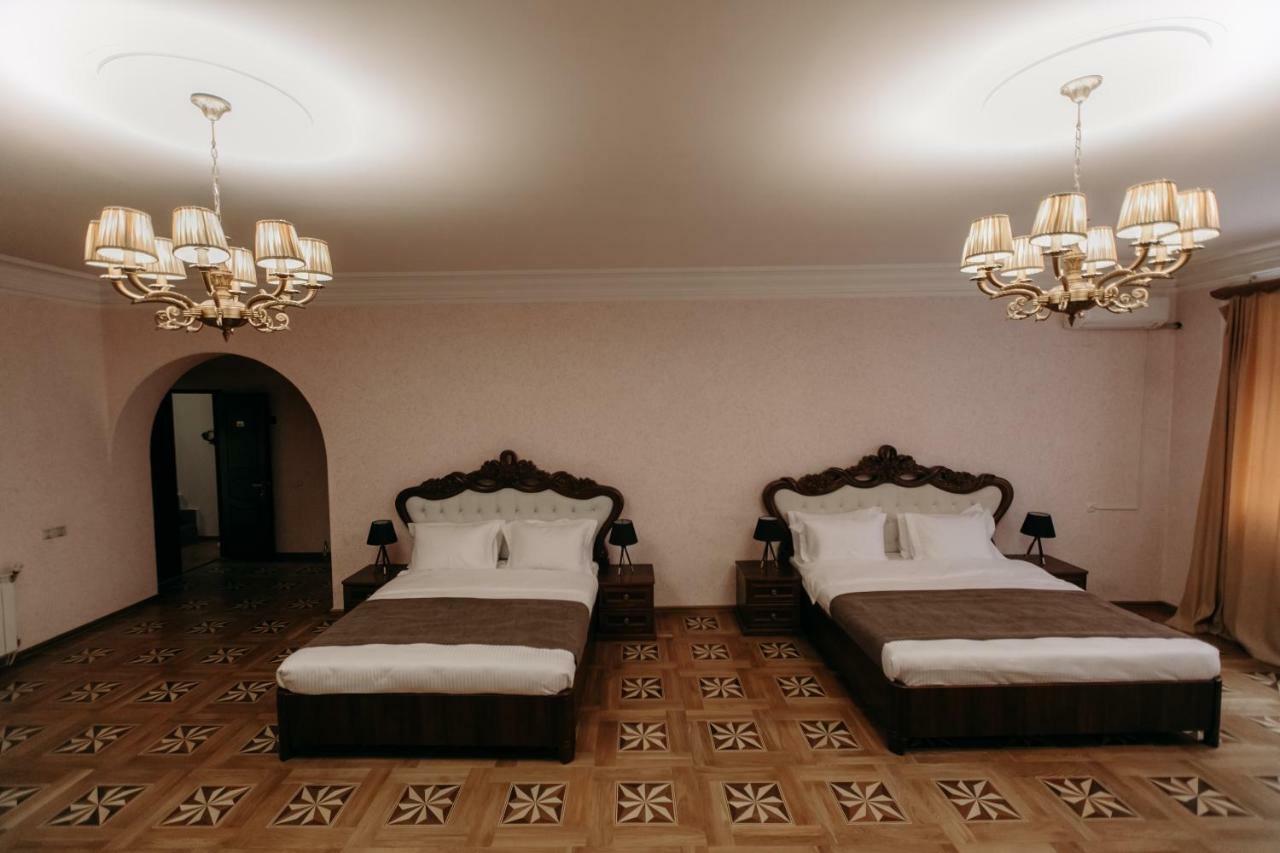 Castle Family Hotel Yerevan Ngoại thất bức ảnh