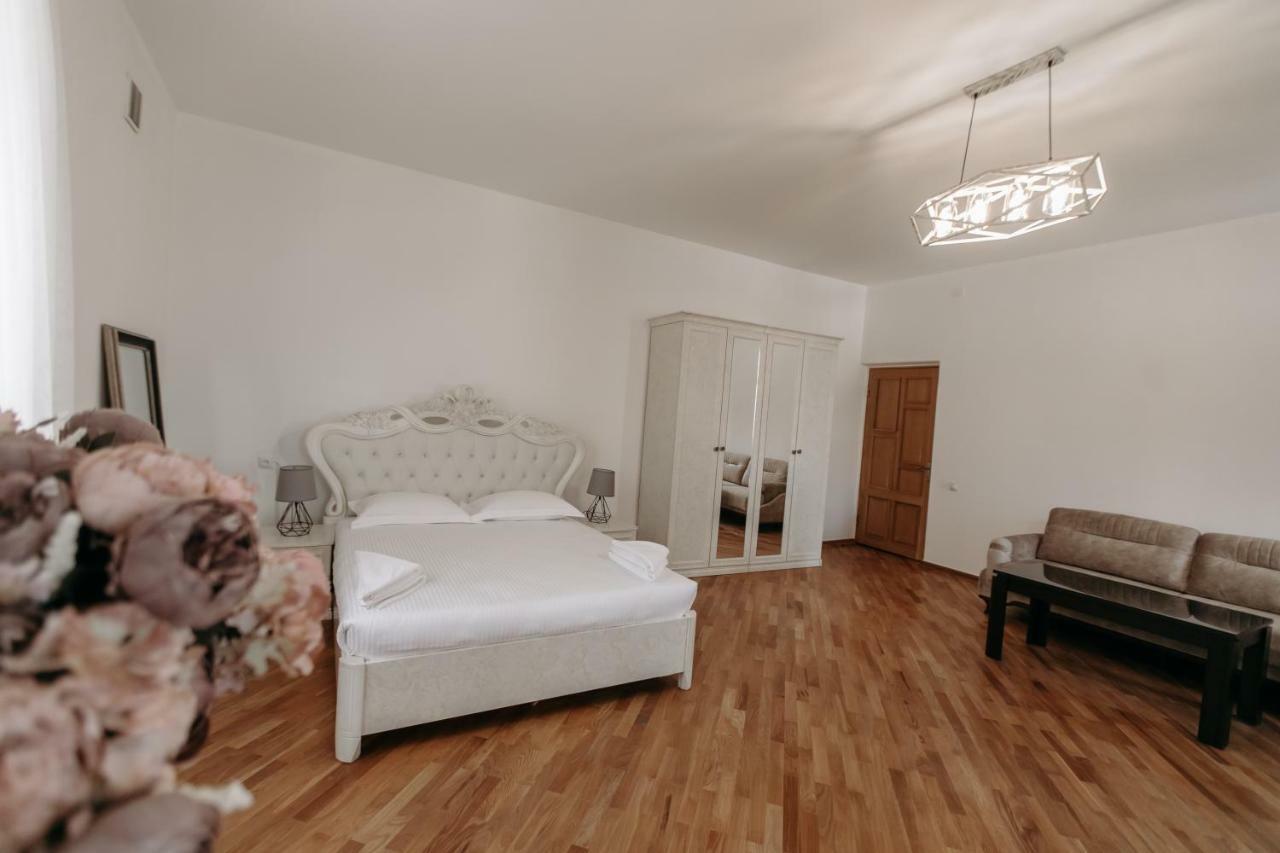 Castle Family Hotel Yerevan Ngoại thất bức ảnh