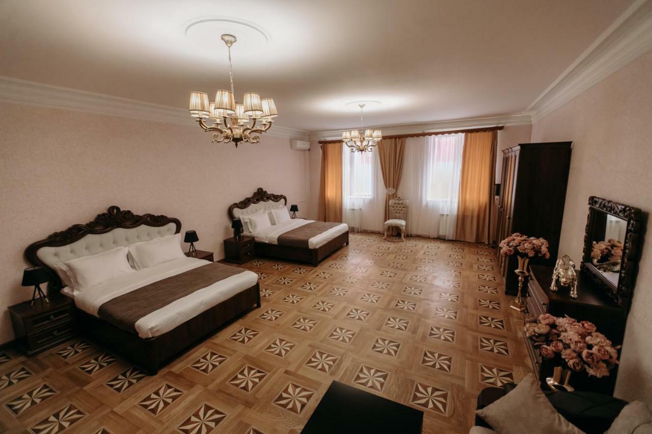 Castle Family Hotel Yerevan Ngoại thất bức ảnh