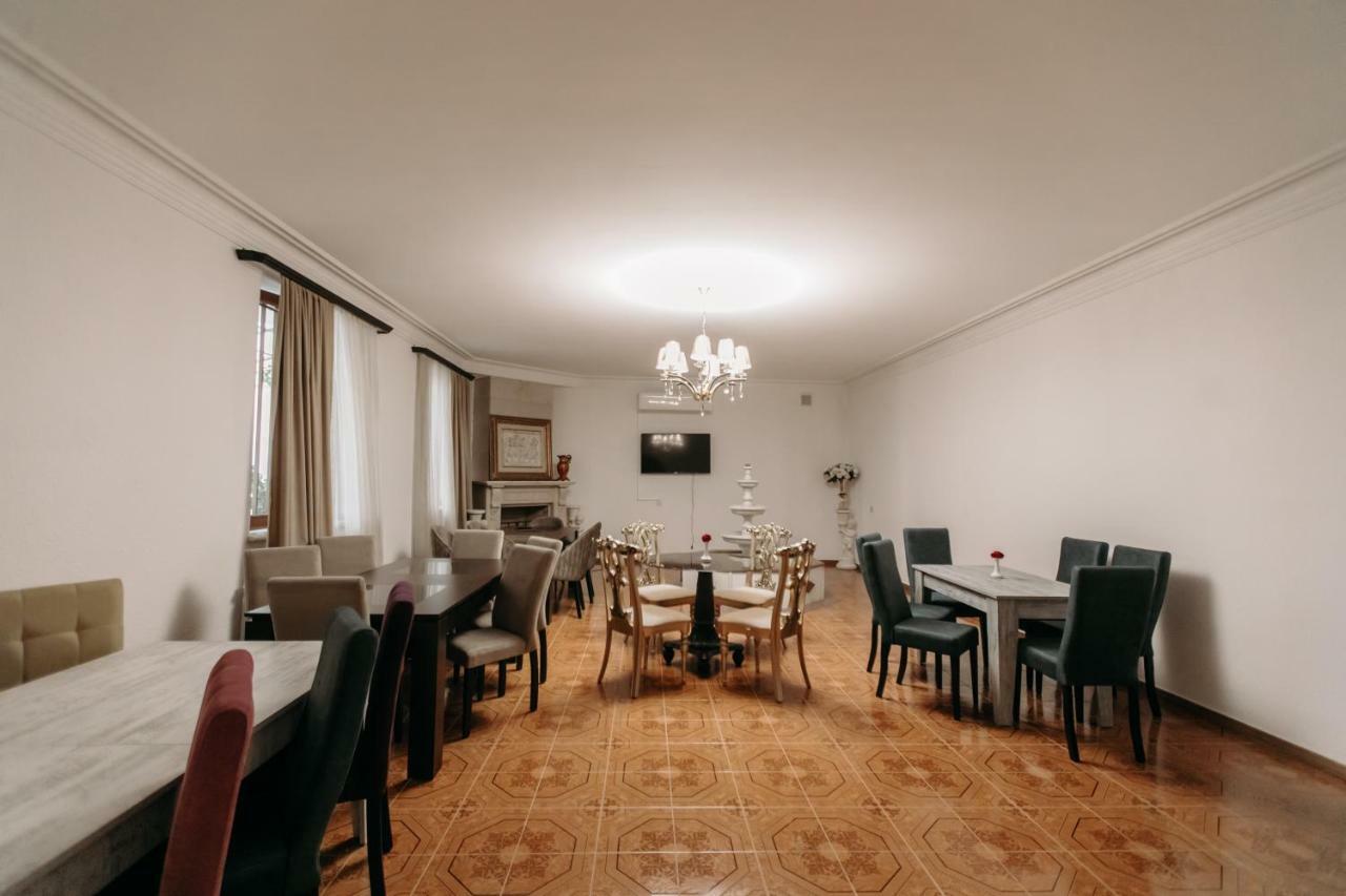 Castle Family Hotel Yerevan Ngoại thất bức ảnh