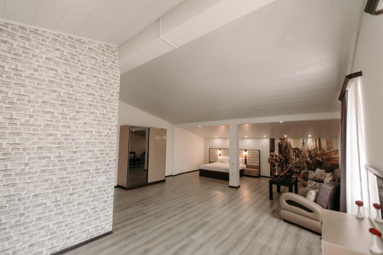 Castle Family Hotel Yerevan Ngoại thất bức ảnh