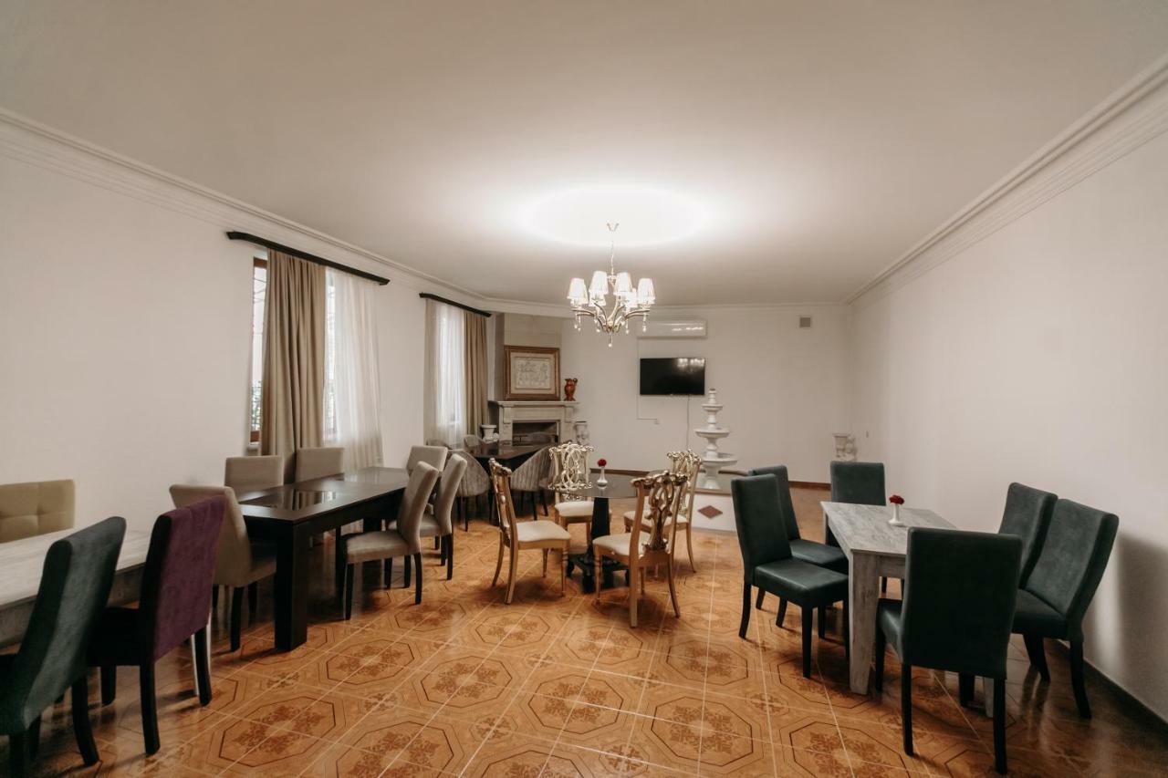 Castle Family Hotel Yerevan Ngoại thất bức ảnh