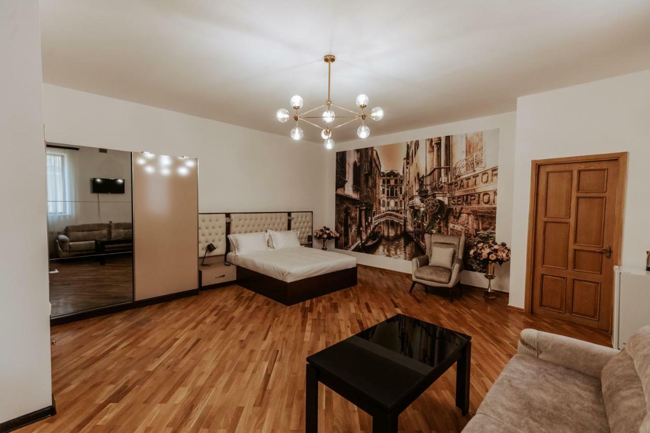 Castle Family Hotel Yerevan Ngoại thất bức ảnh