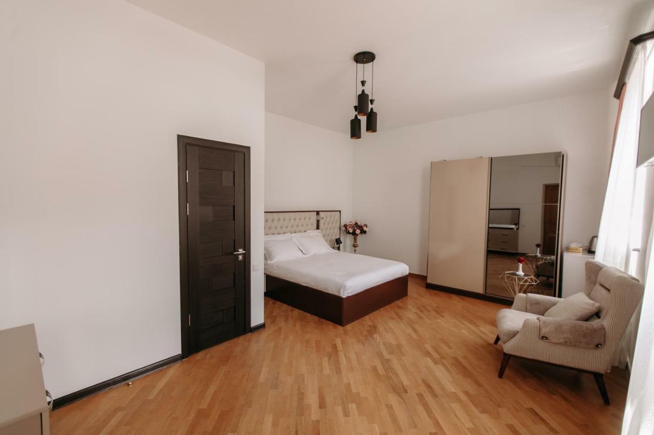 Castle Family Hotel Yerevan Ngoại thất bức ảnh