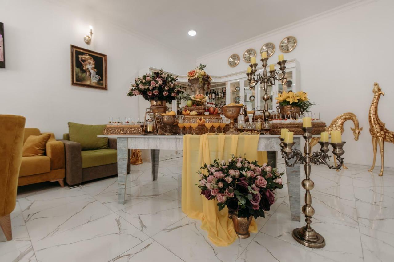 Castle Family Hotel Yerevan Ngoại thất bức ảnh