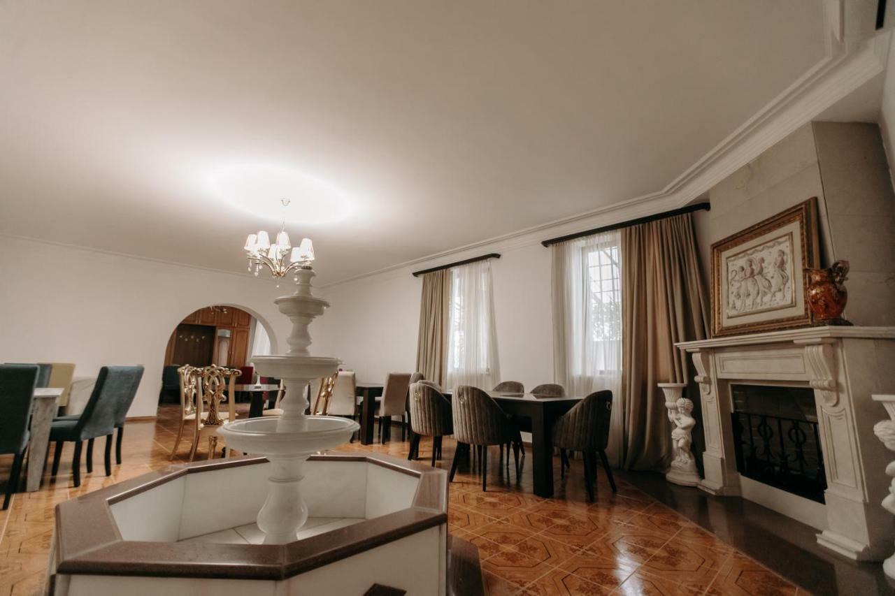 Castle Family Hotel Yerevan Ngoại thất bức ảnh