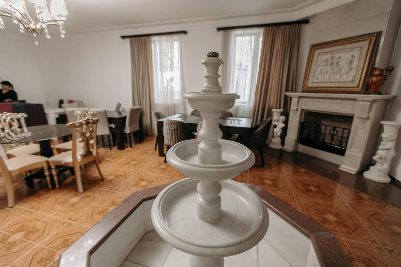 Castle Family Hotel Yerevan Ngoại thất bức ảnh